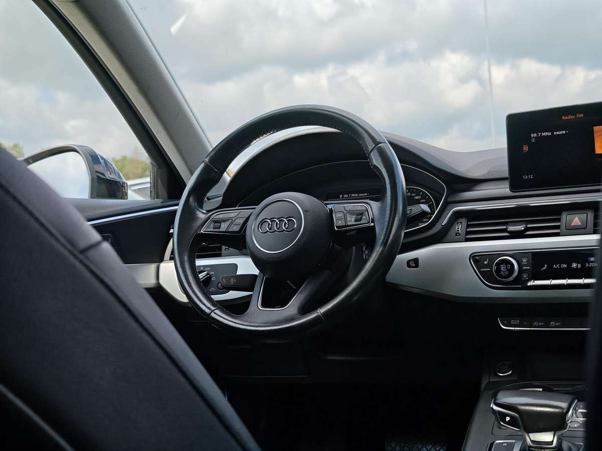 Audi A4, 2.0 l., Седан