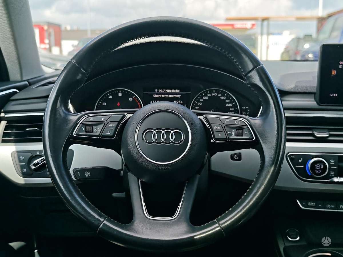 Audi A4, 2.0 l., Седан