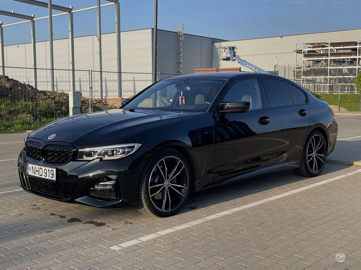 BMW 330, 2.0 l., Седан