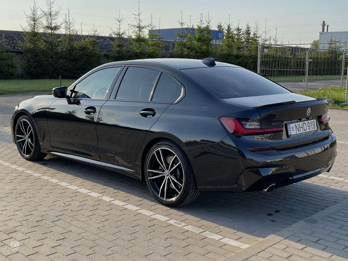 BMW 330, 2.0 l., Седан