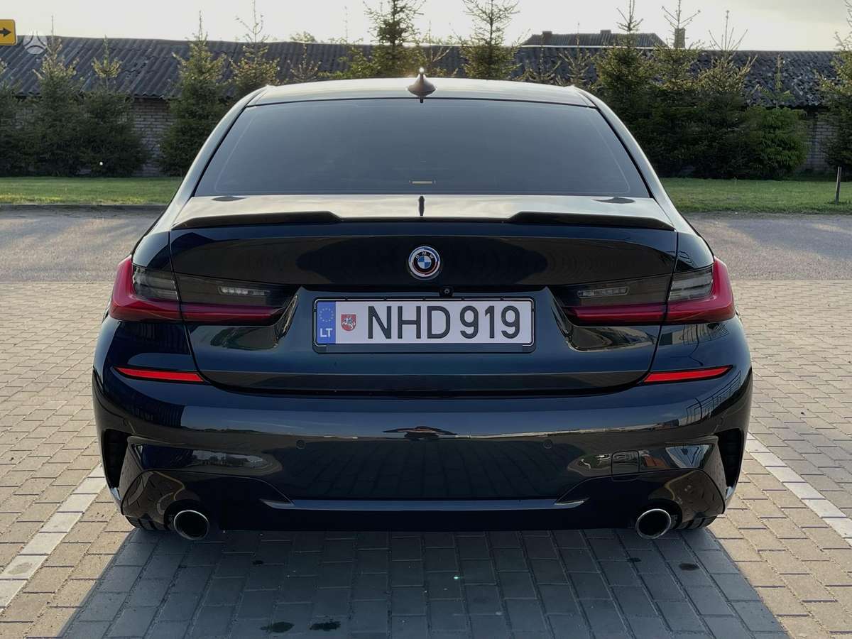 BMW 330, 2.0 l., Седан