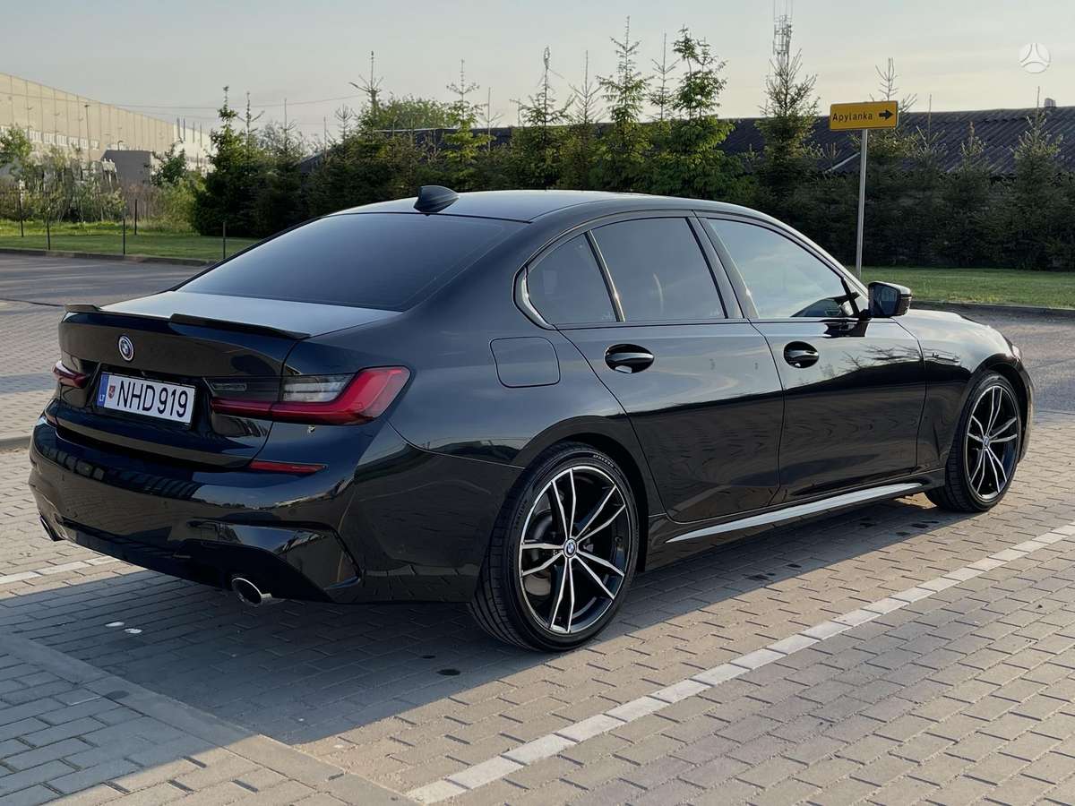 BMW 330, 2.0 l., Седан