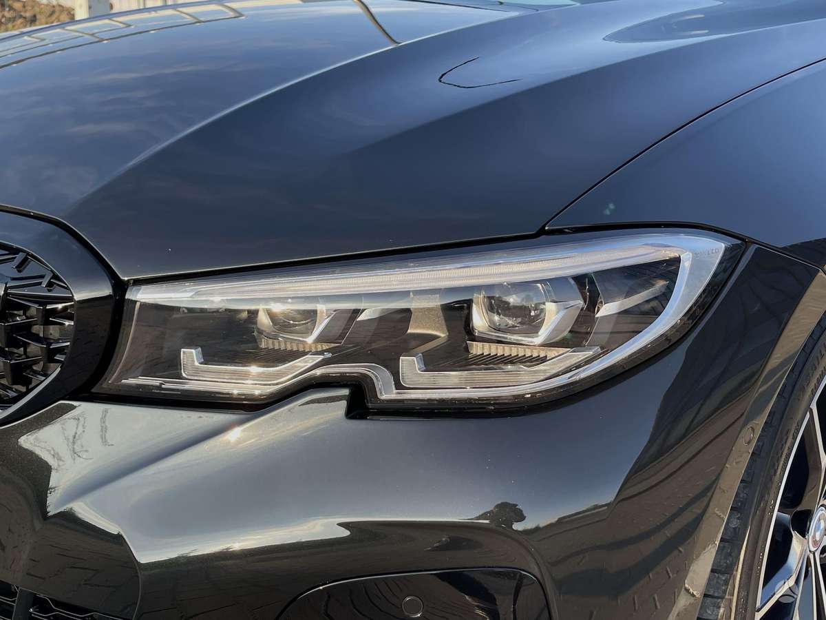 BMW 330, 2.0 l., Седан