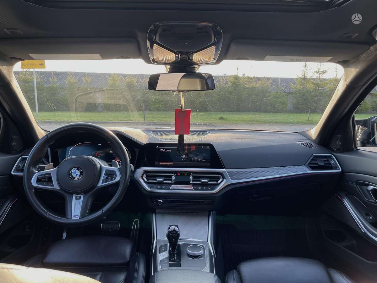 BMW 330, 2.0 l., Седан