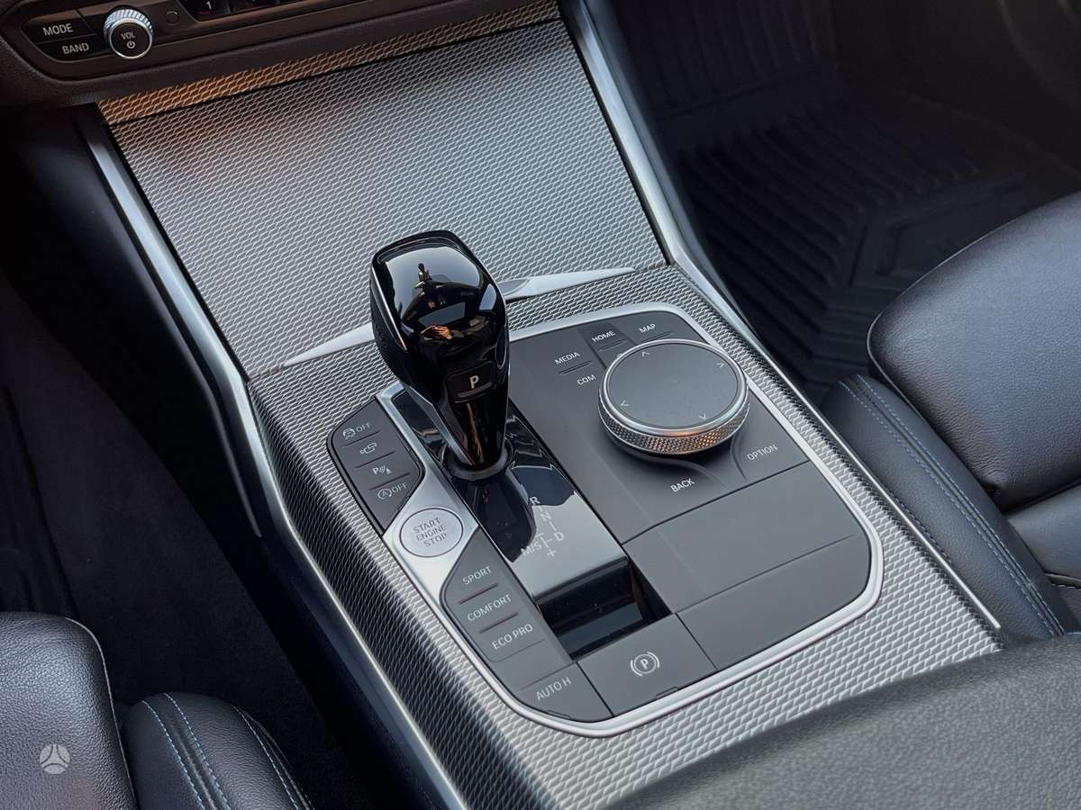BMW 330, 2.0 l., Седан