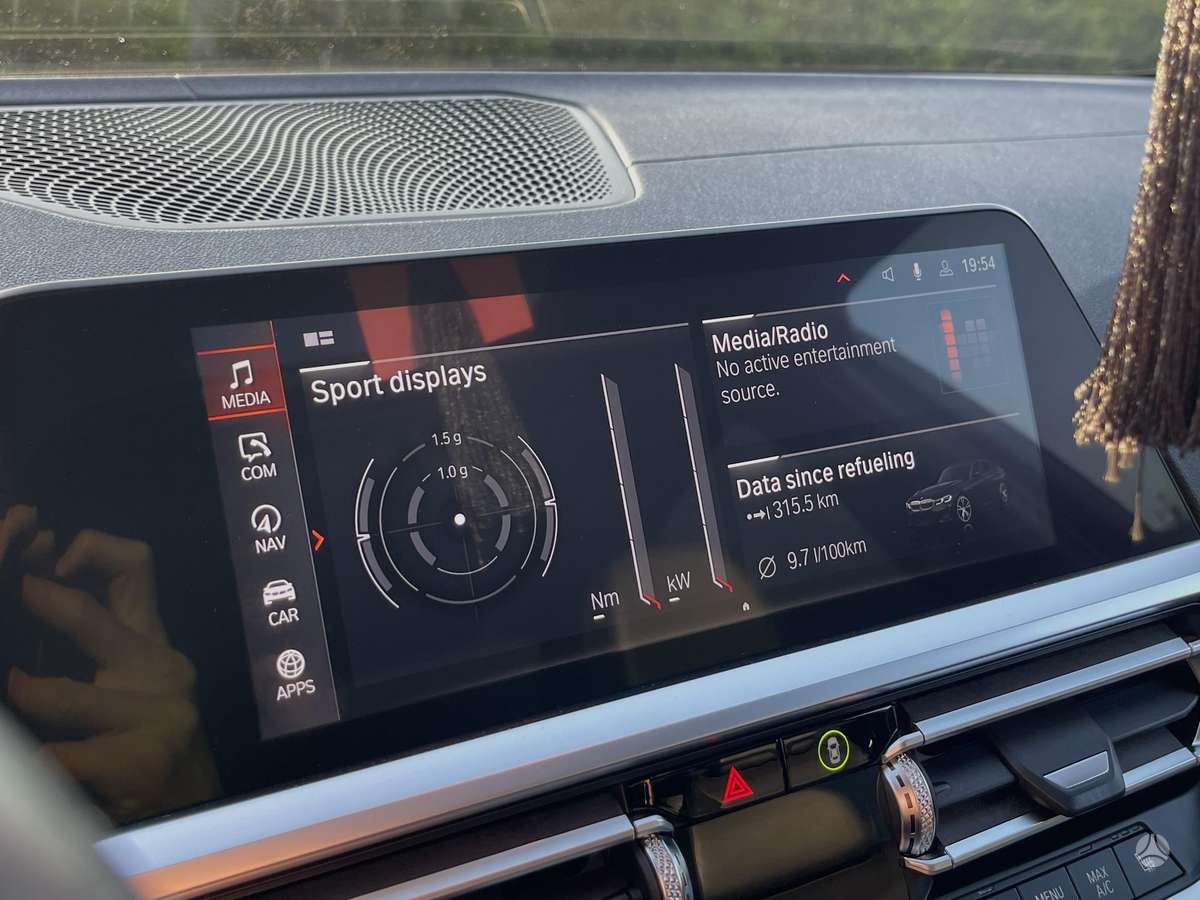 BMW 330, 2.0 l., Седан