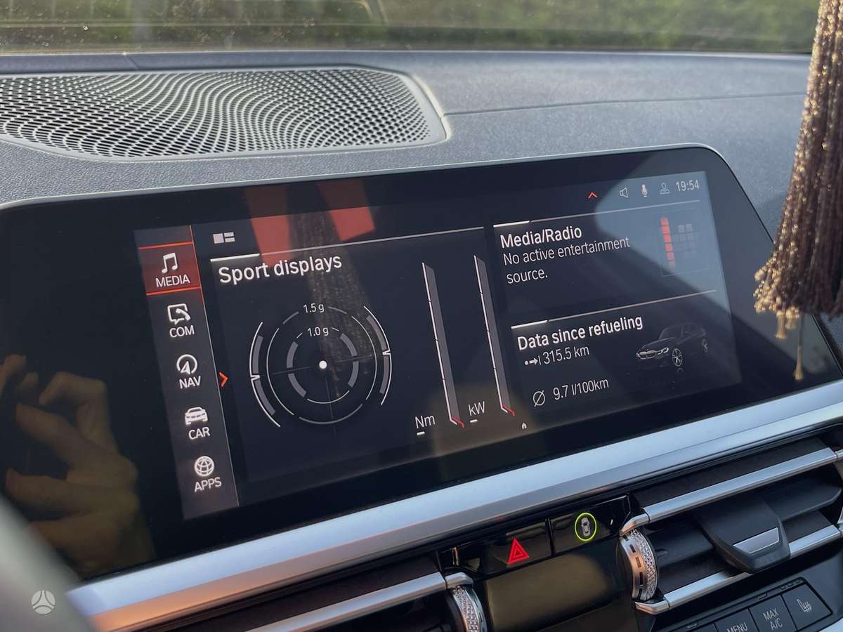 BMW 330, 2.0 l., Седан