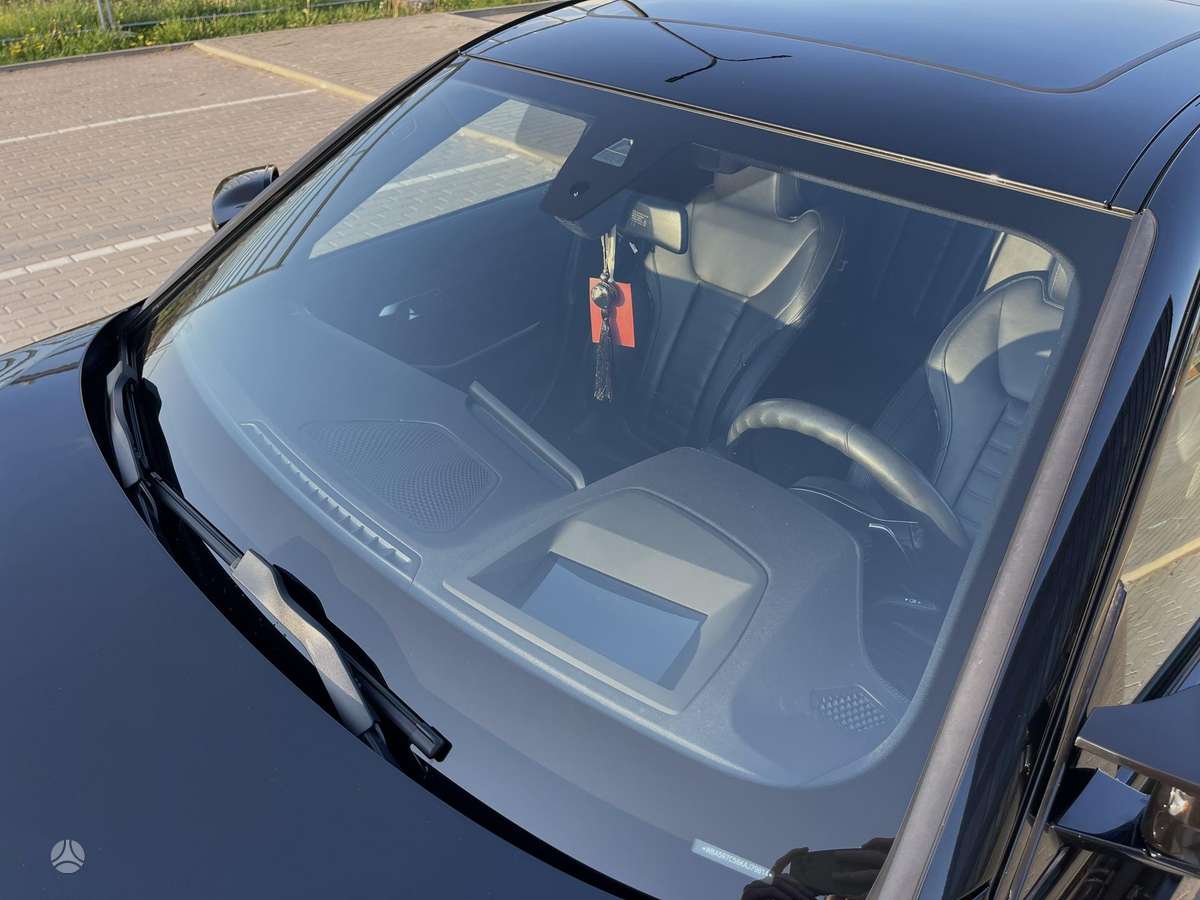 BMW 330, 2.0 l., Седан