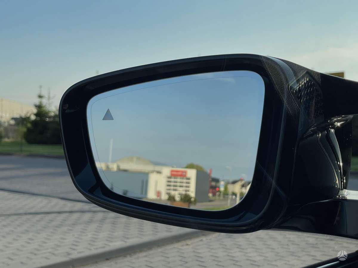 BMW 330, 2.0 l., Седан