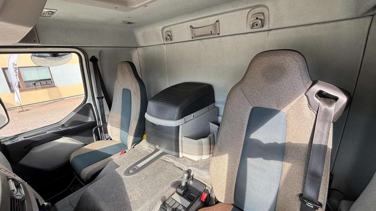 Volvo FE 320, box trucks / box vans
