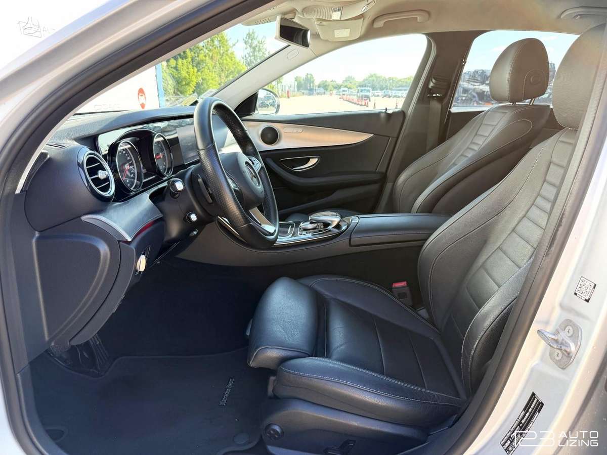 Mercedes-Benz E200, 2.0 l., Седан