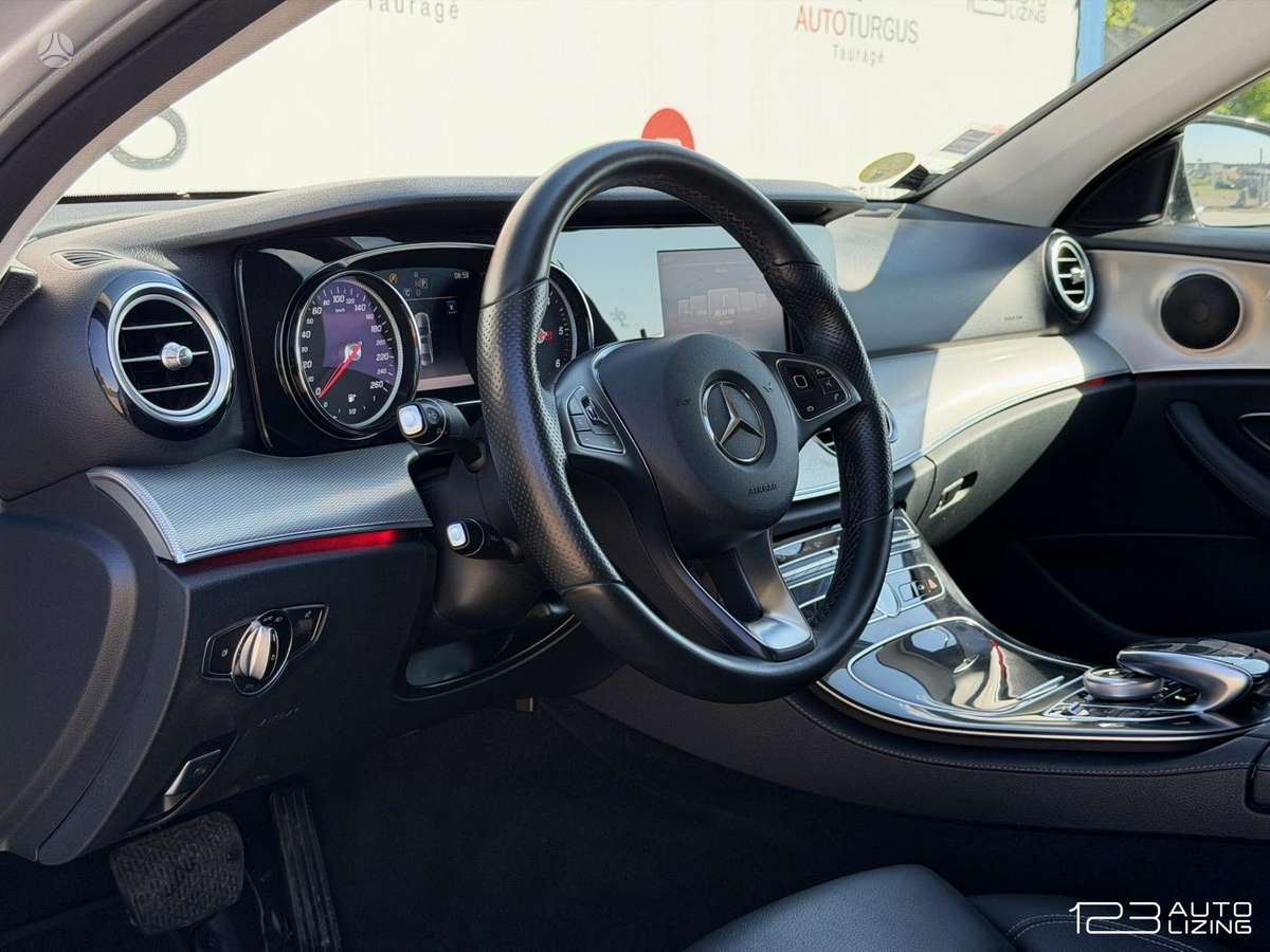 Mercedes-Benz E200, 2.0 l., Седан