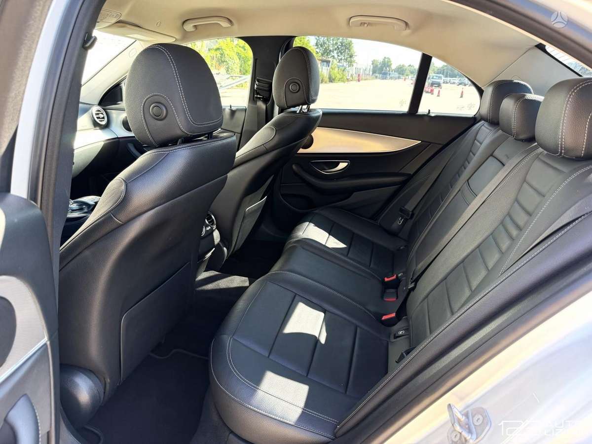 Mercedes-Benz E200, 2.0 l., Седан