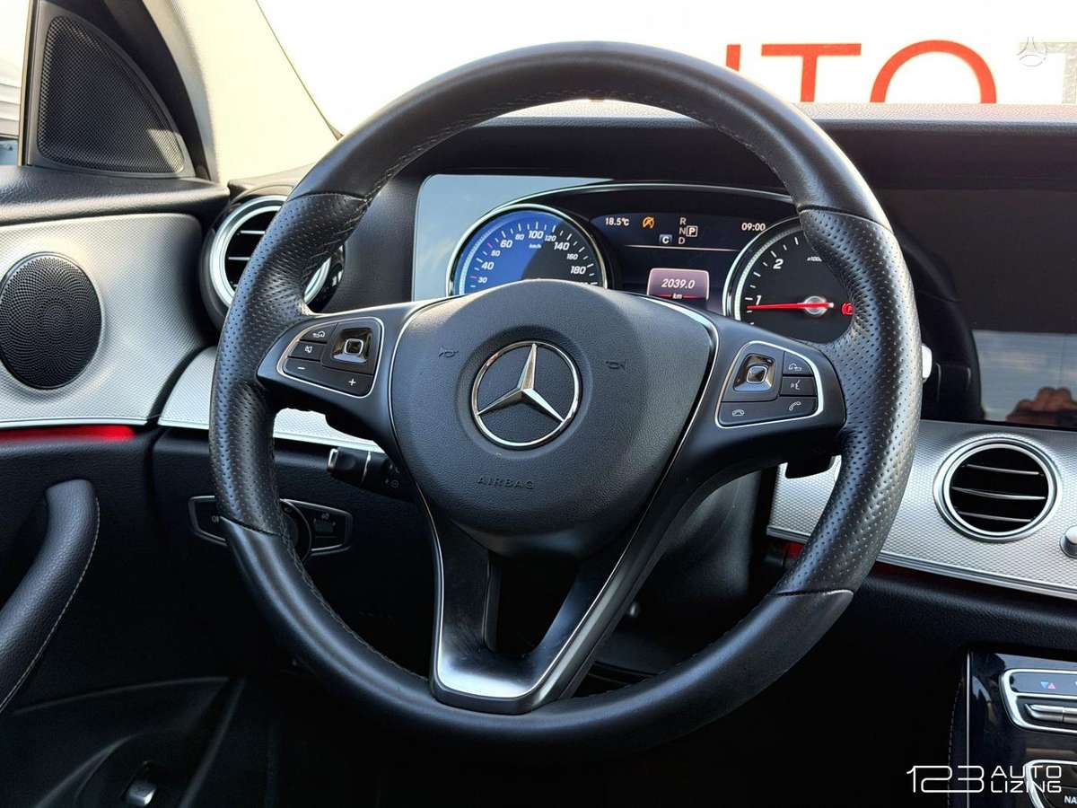 Mercedes-Benz E200, 2.0 l., Седан