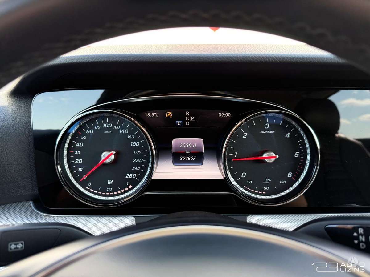 Mercedes-Benz E200, 2.0 l., Седан