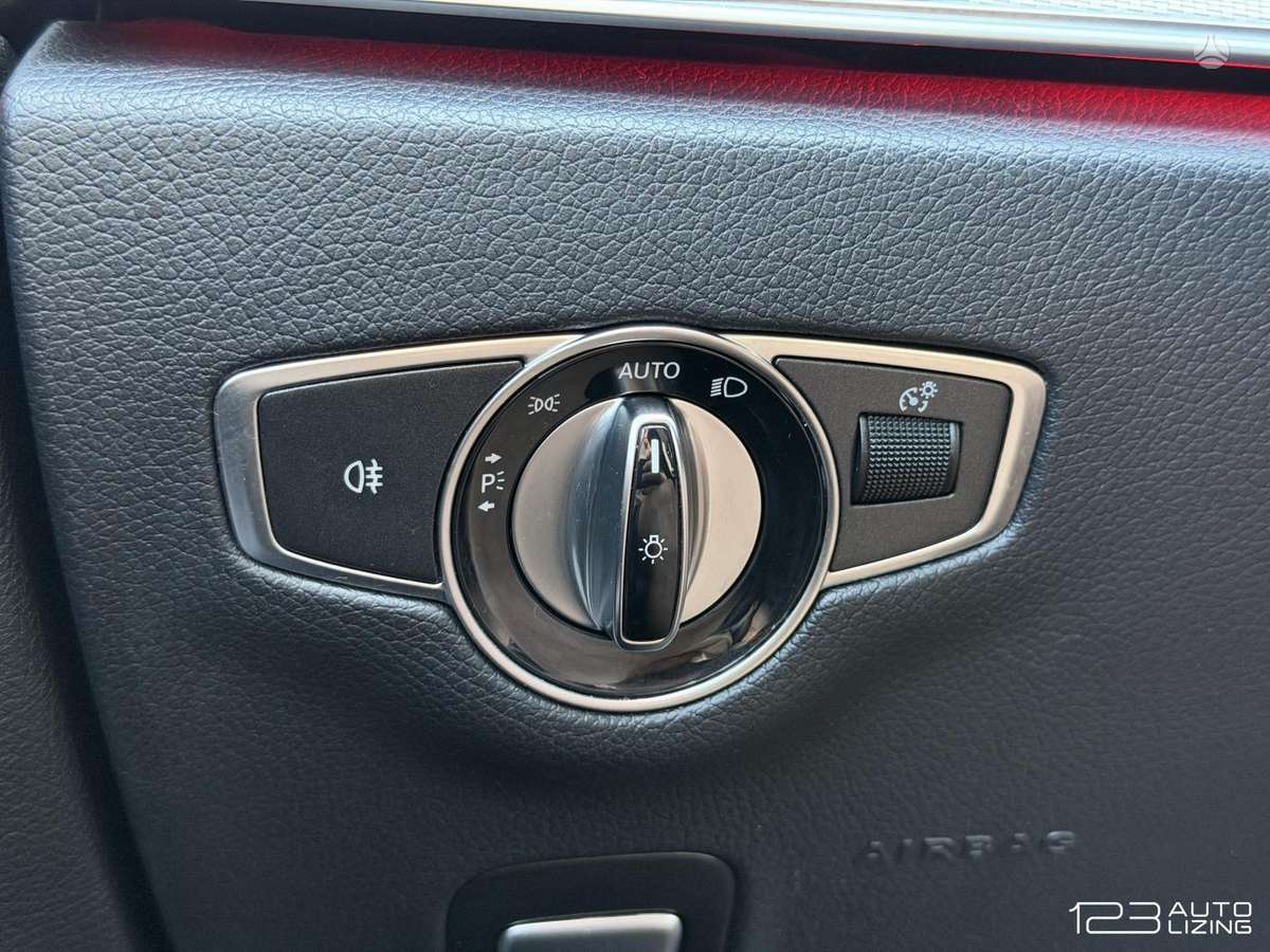 Mercedes-Benz E200, 2.0 l., Седан