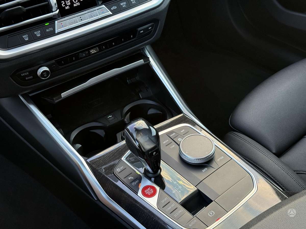 BMW 330, 2.0 l., Седан