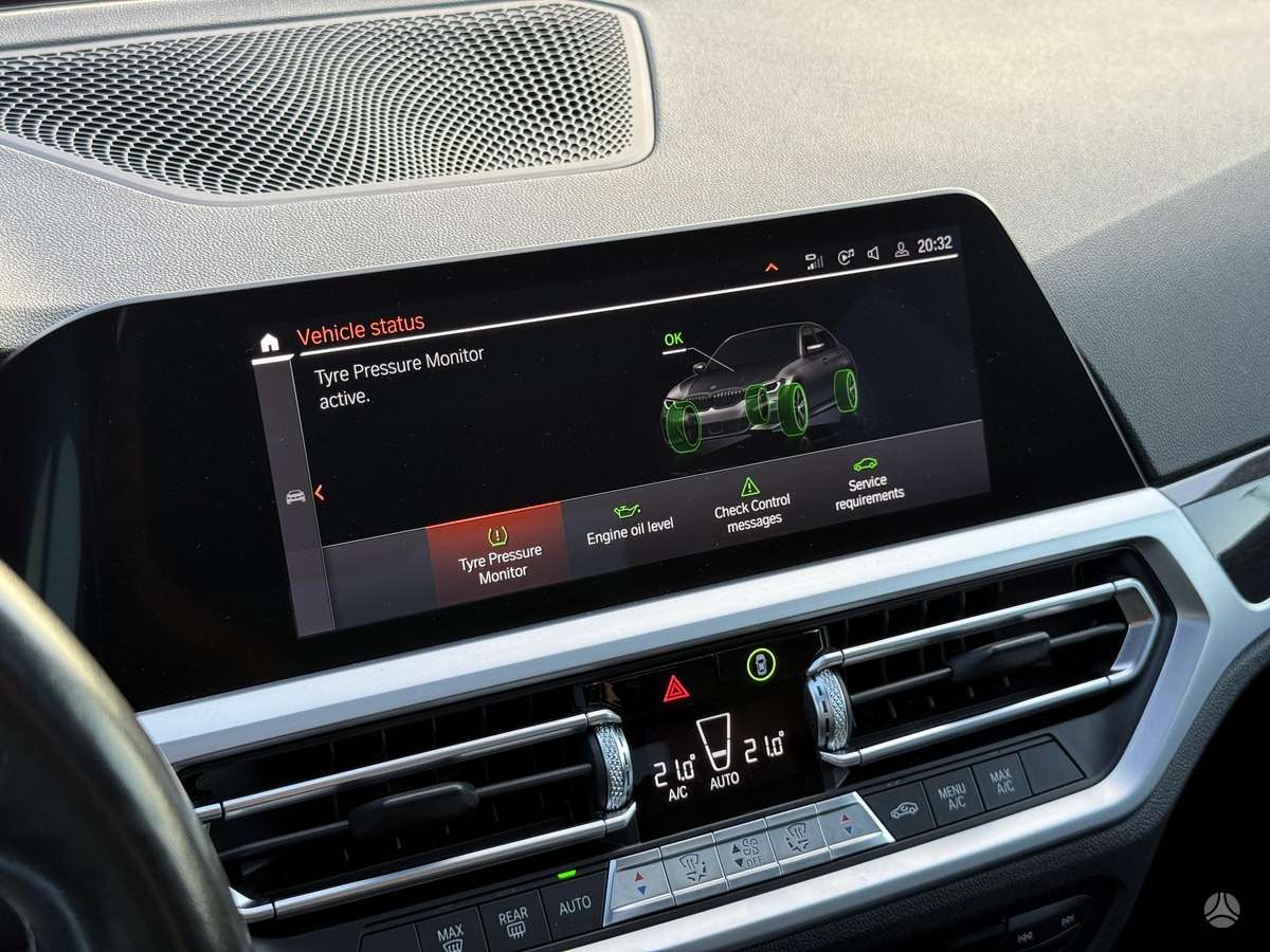 BMW 330, 2.0 l., Седан