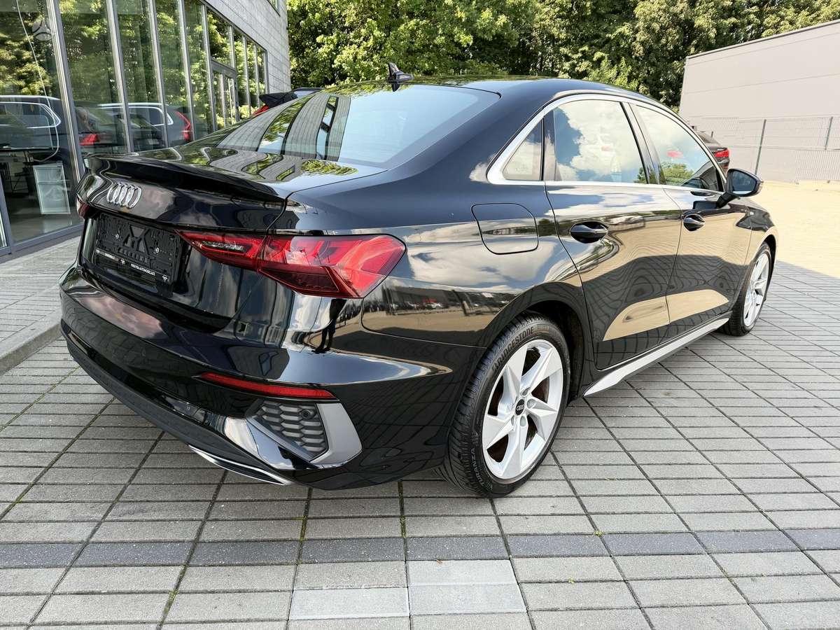 Audi A3, 1.0 l., Седан