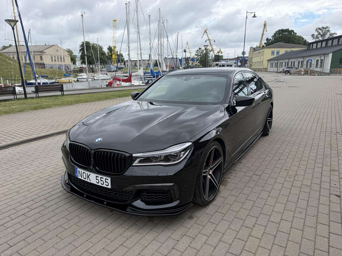 BMW 750, Лимузин