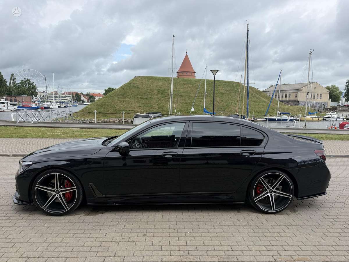 BMW 750, limuzinas