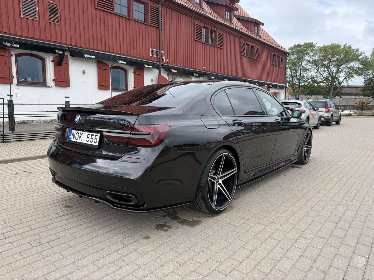 BMW 750, limousine