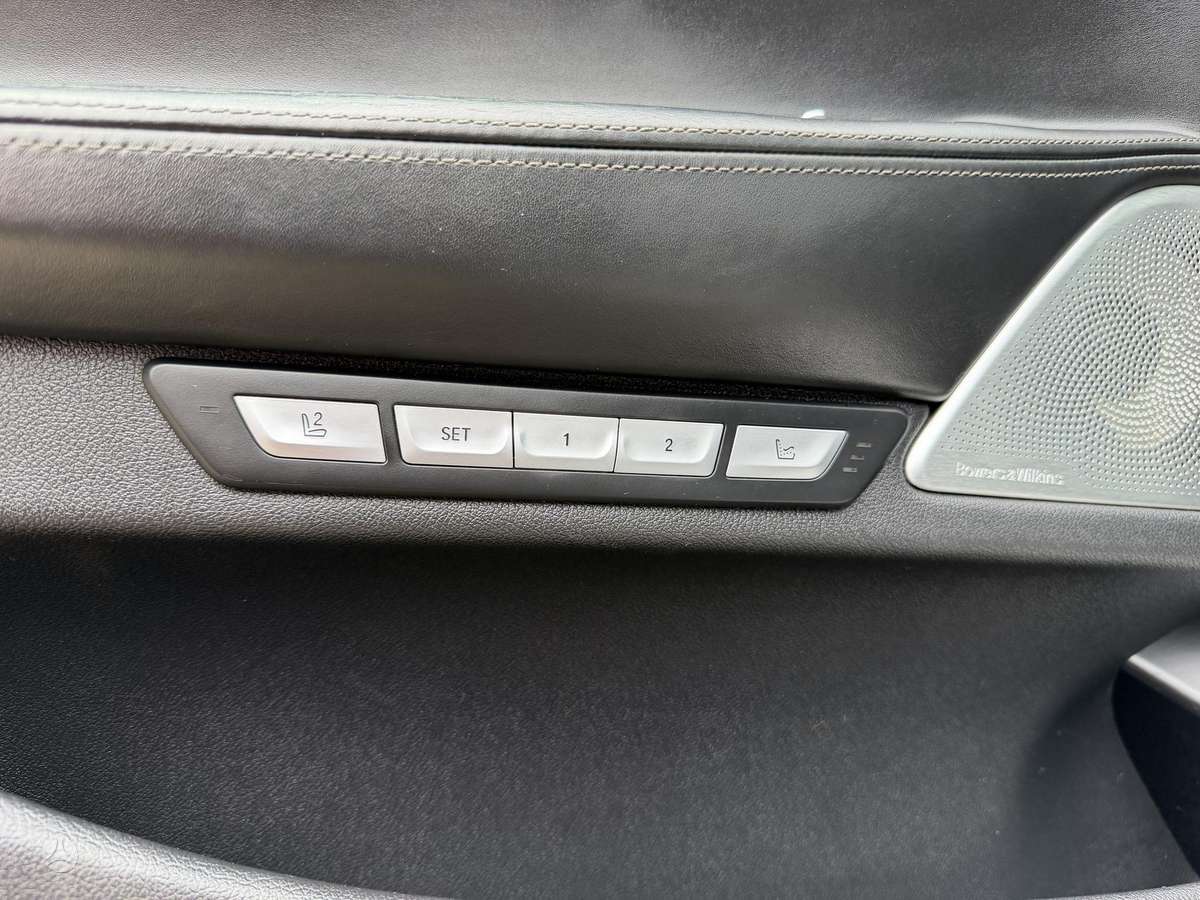 BMW 750, Лимузин
