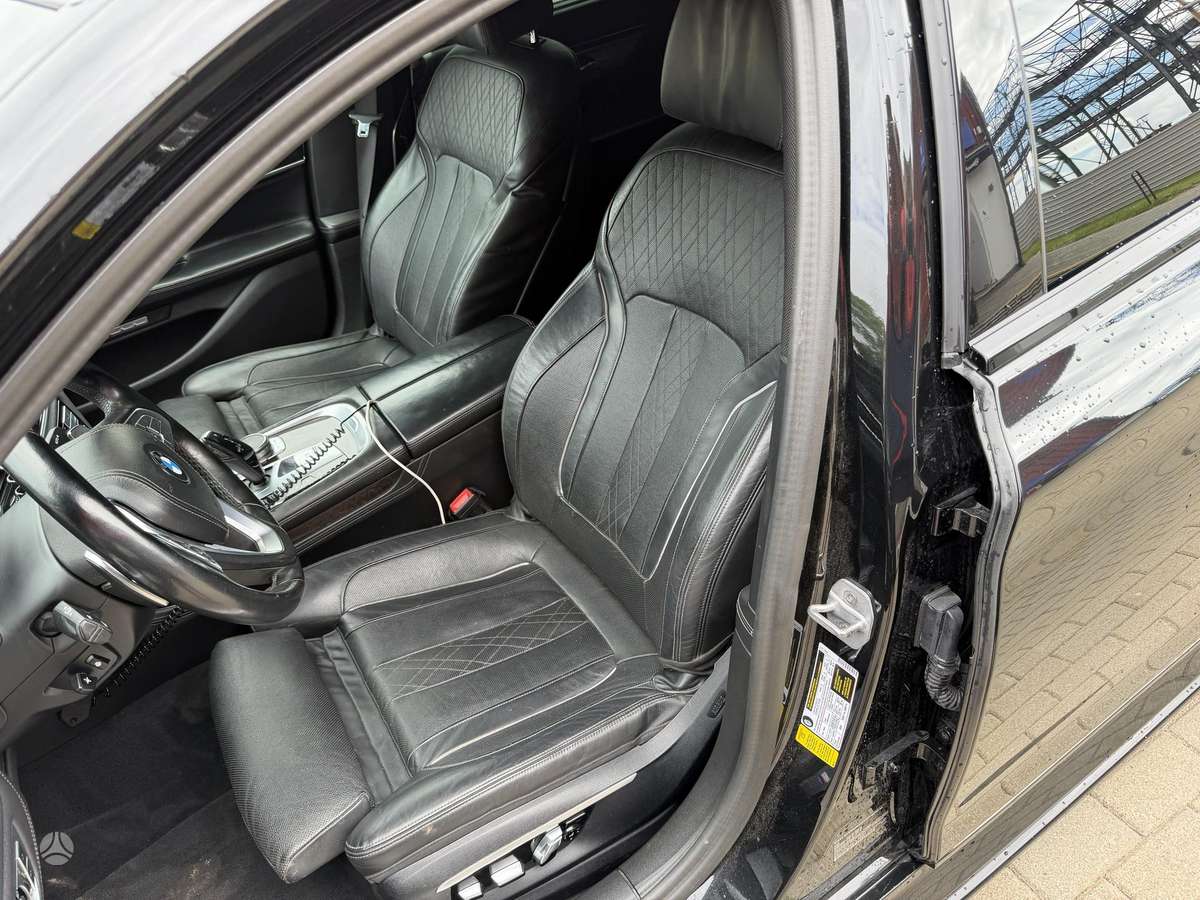 BMW 750, Лимузин