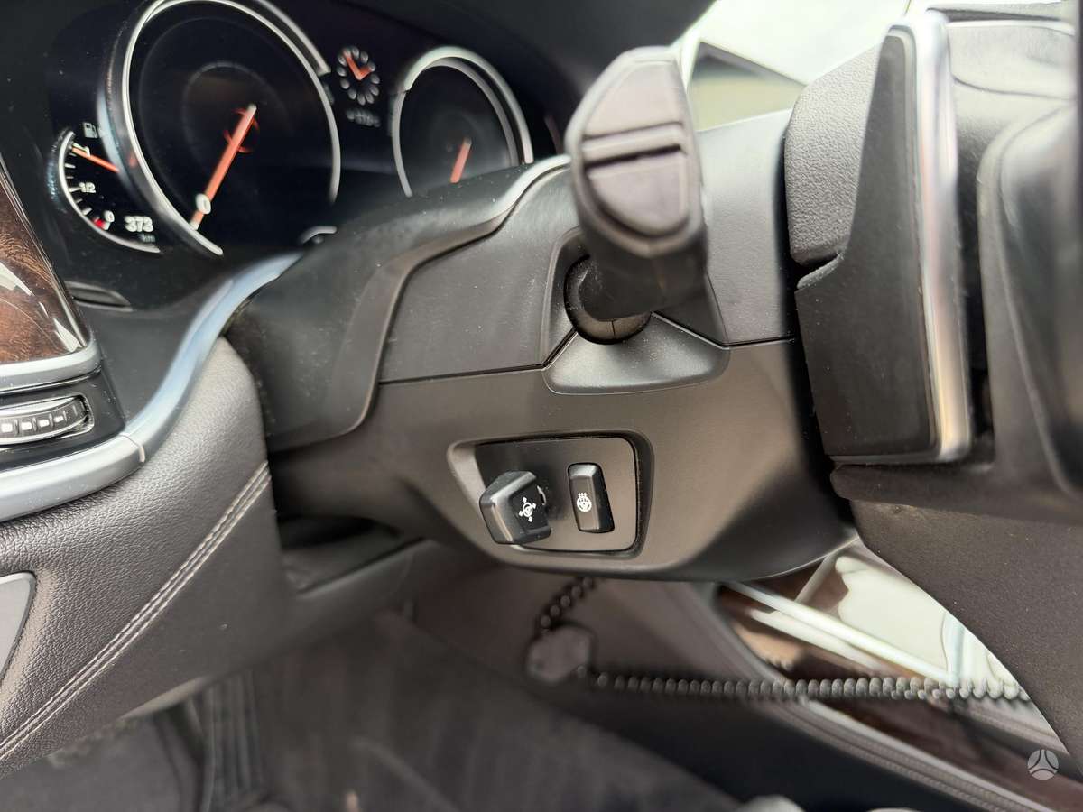 BMW 750, Лимузин
