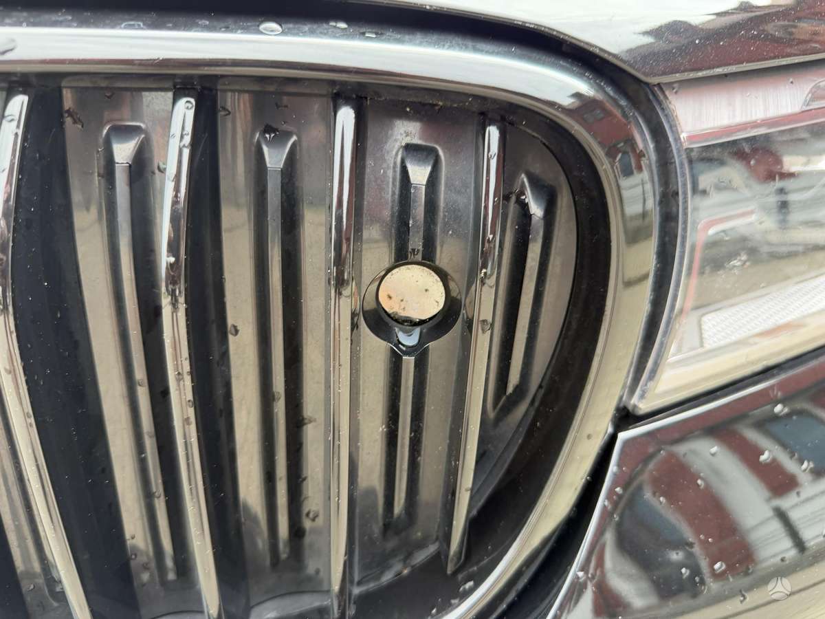 BMW 750, Лимузин
