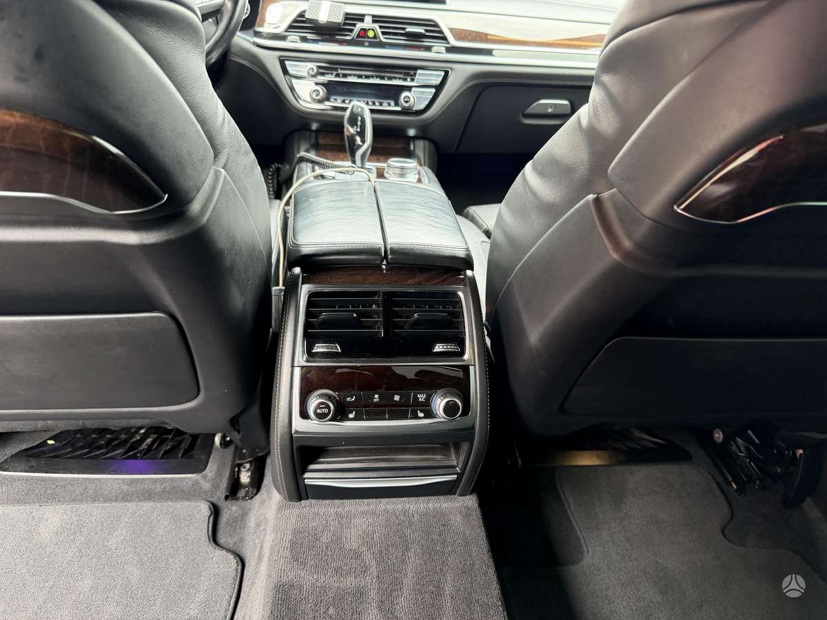 BMW 750, limousine