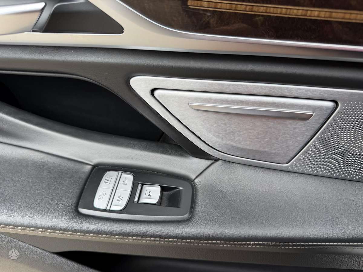 BMW 750, Лимузин