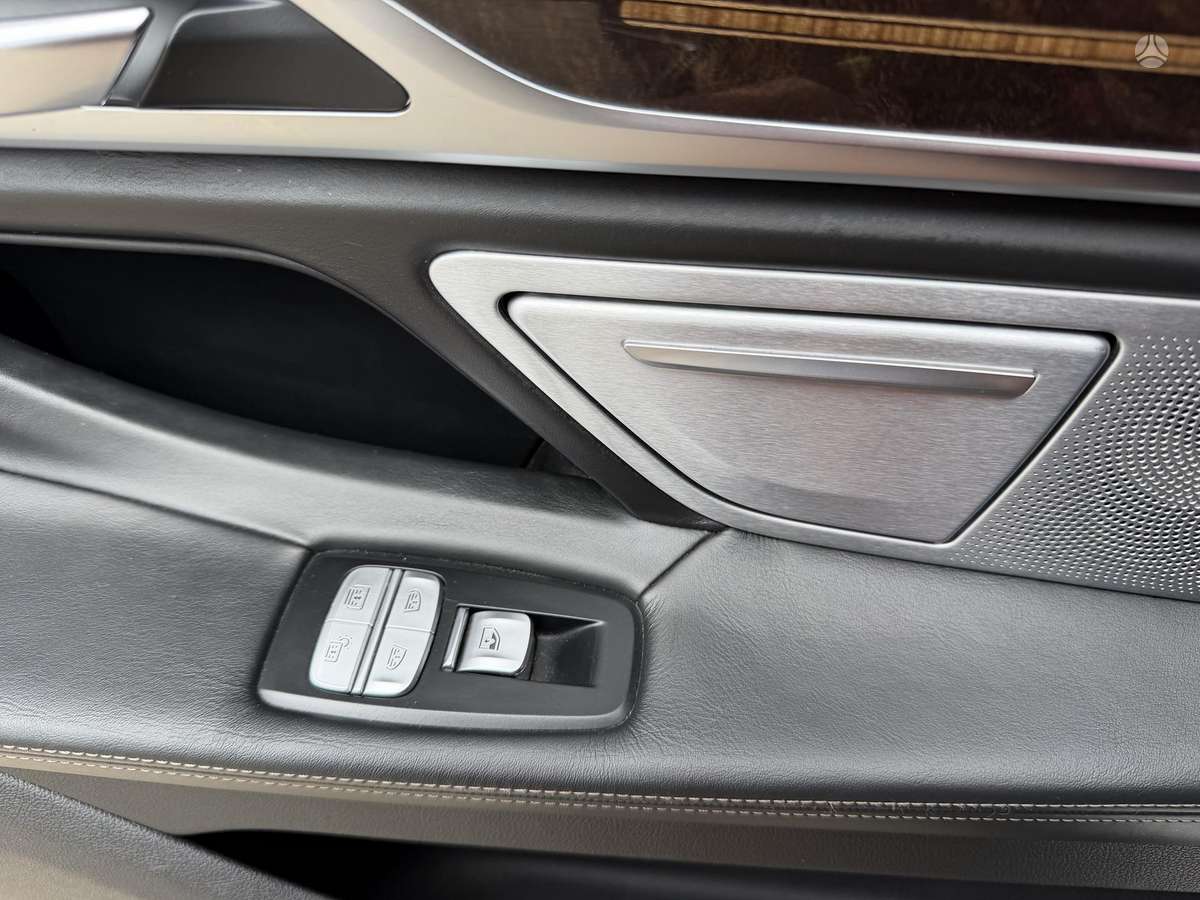 BMW 750, limuzinas