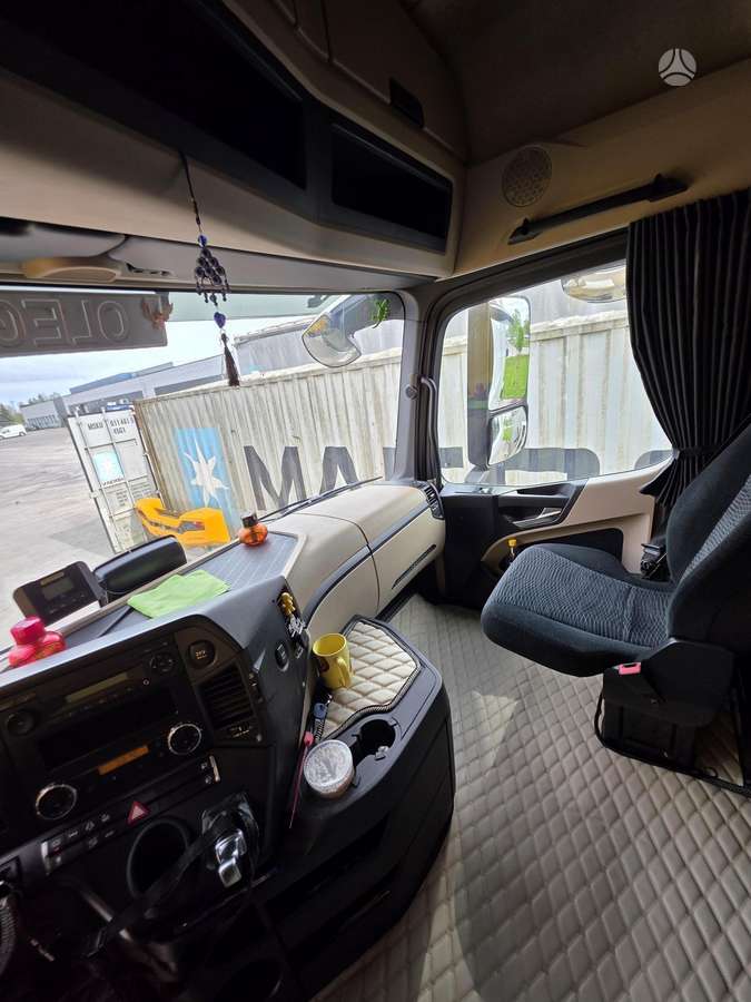 Mercedes-Benz Aktros, double sleeper