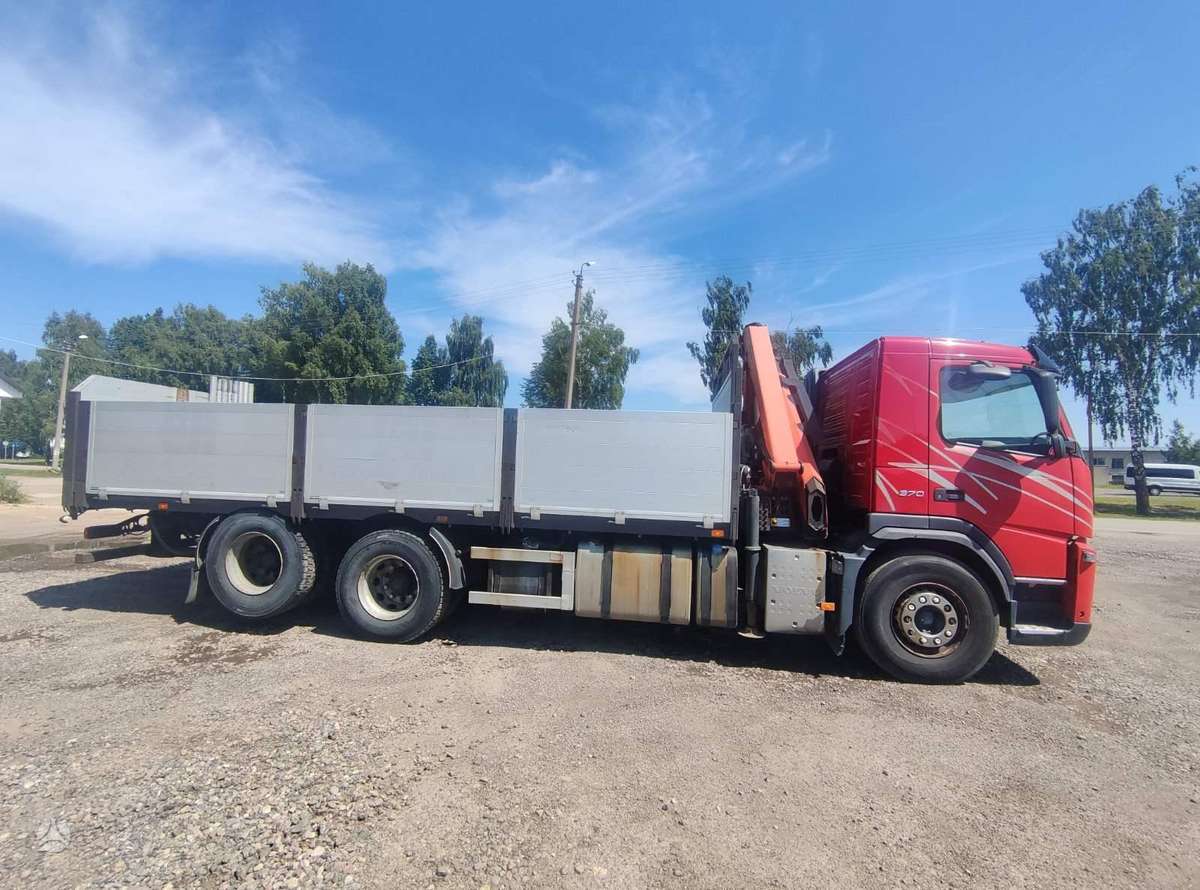 Volvo FM370, su kranu