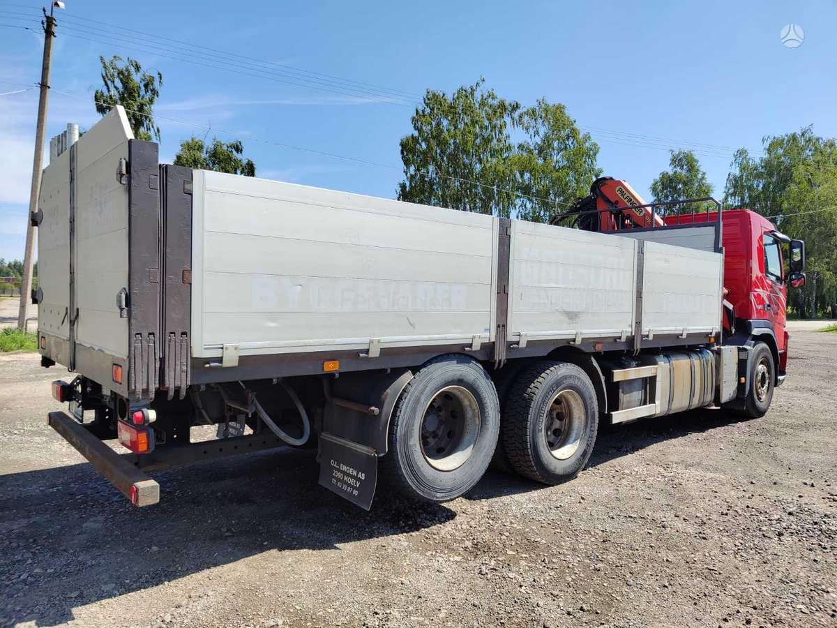 Volvo FM370, su kranu