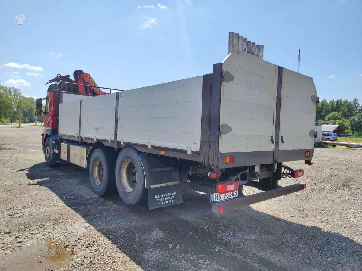 Volvo FM370, su kranu