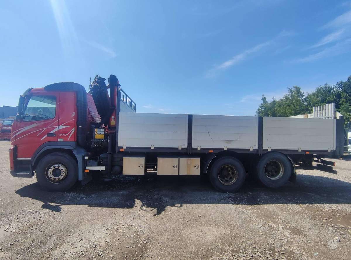 Volvo FM370, su kranu