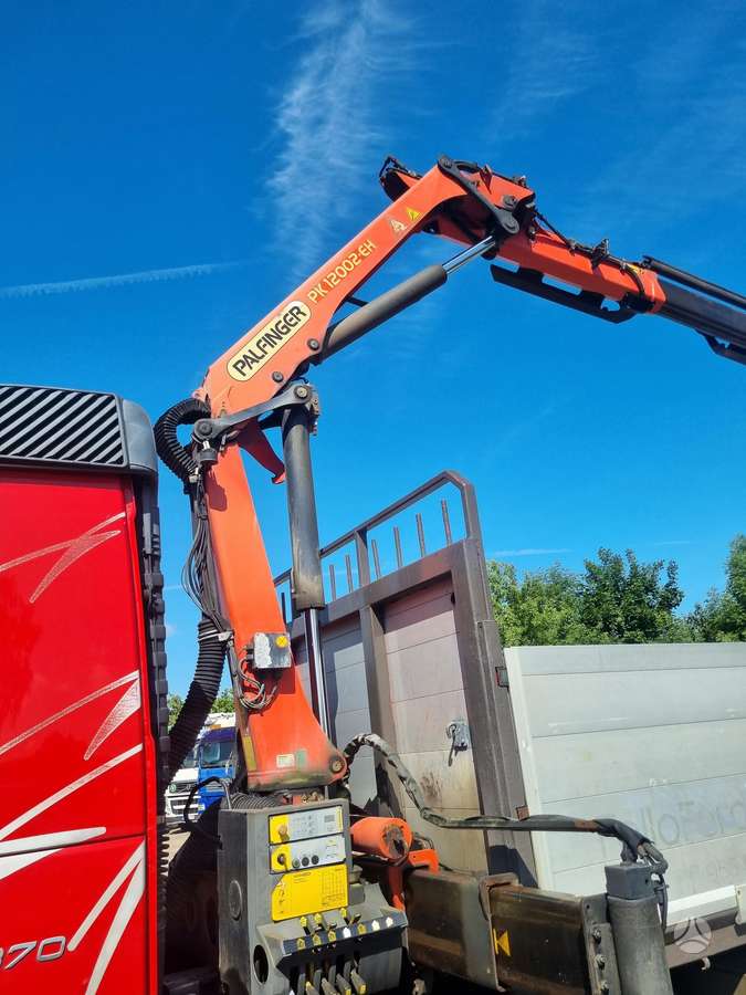 Volvo FM370, su kranu