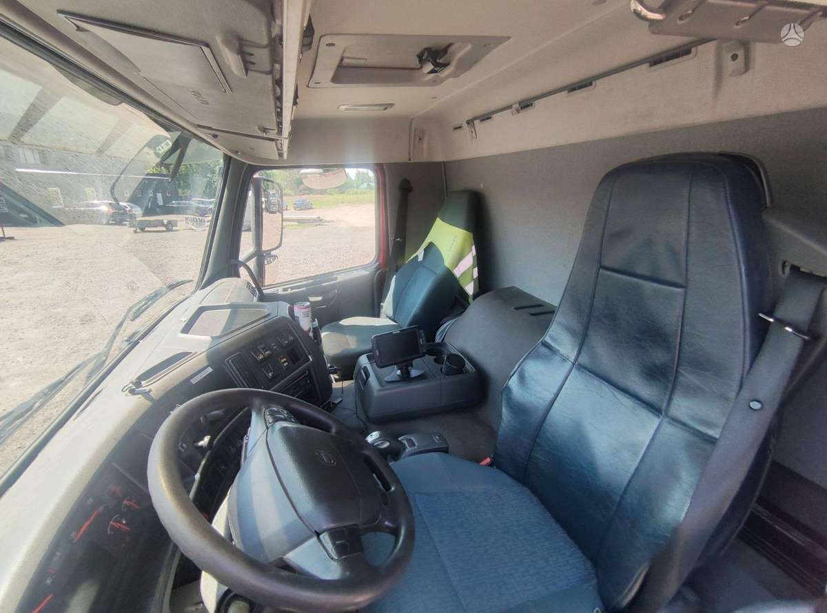 Volvo FM370, su kranu