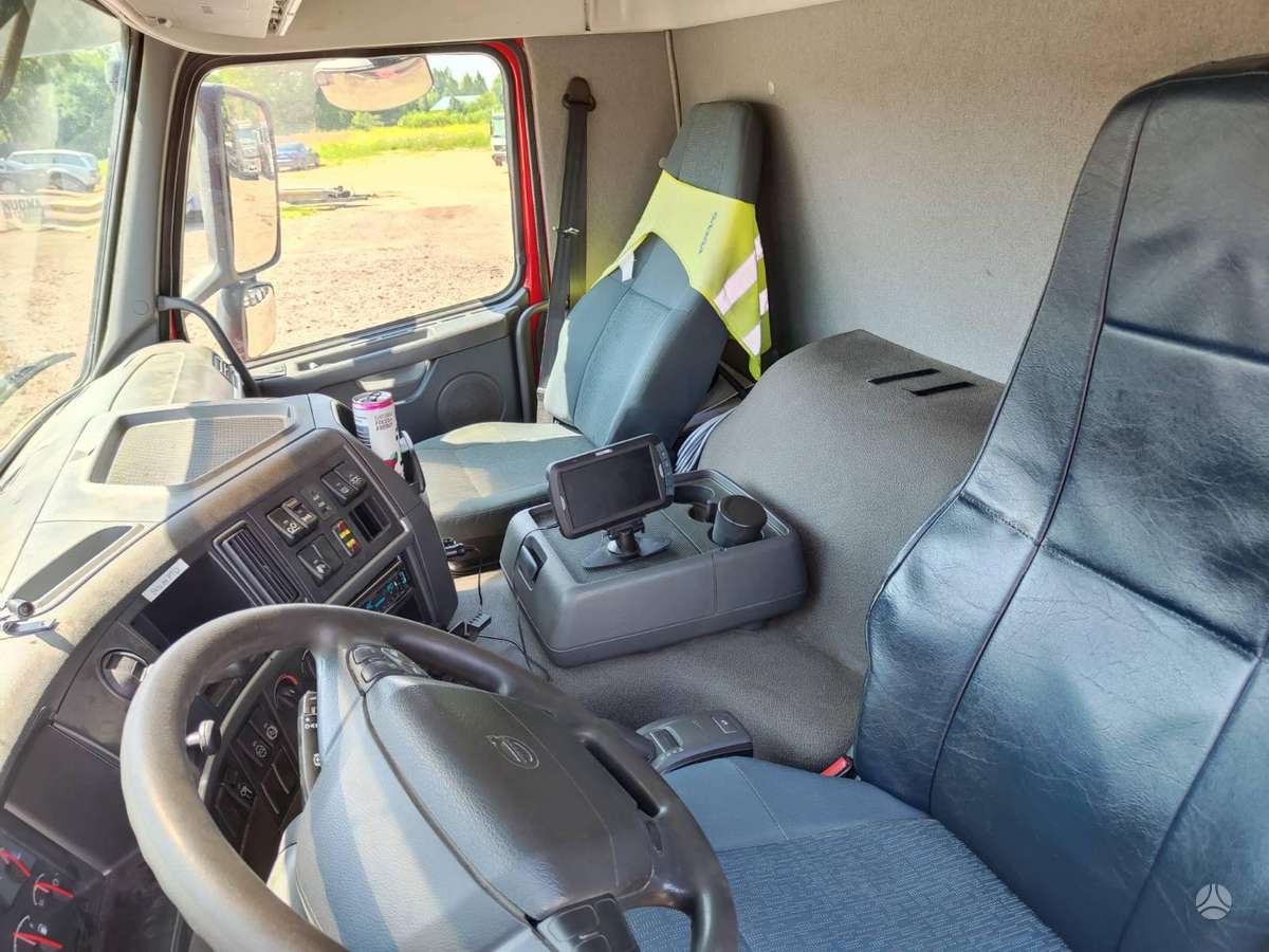 Volvo FM370, su kranu