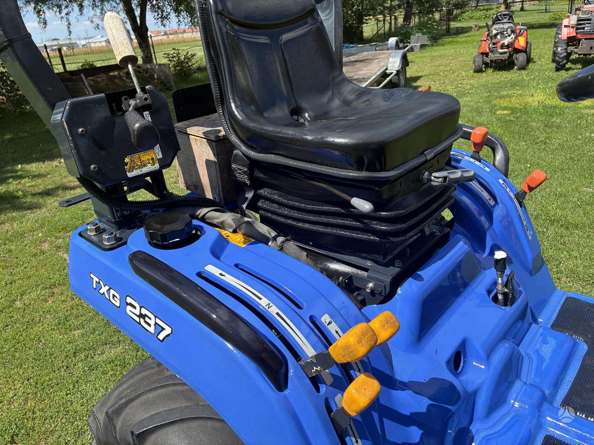 Iseki TXG237 (4x4), садовые тракторы