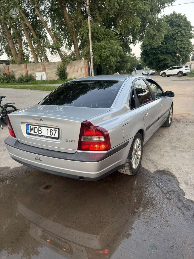 Volvo S80, Седан