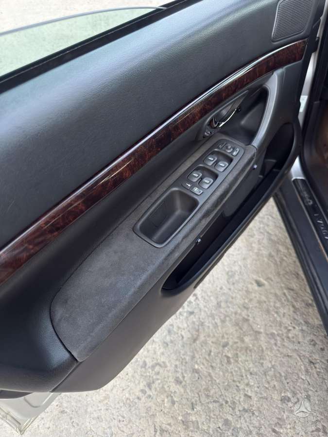 Volvo S80, Седан