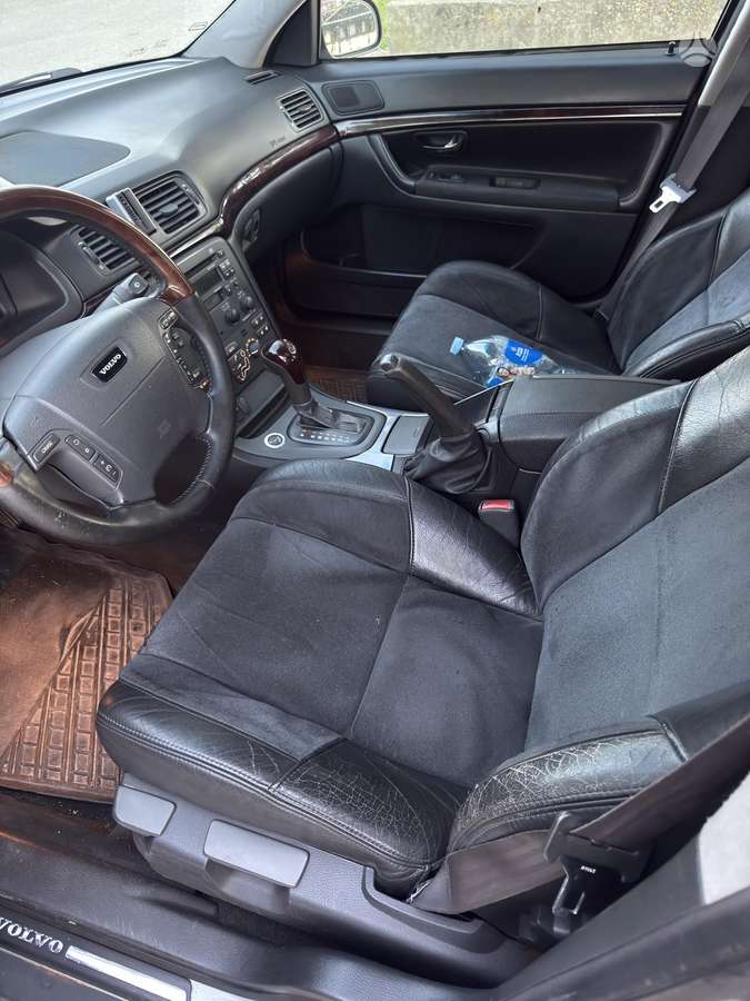 Volvo S80, Седан