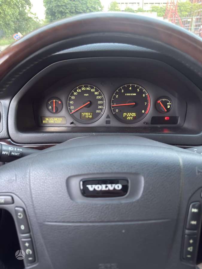 Volvo S80, Седан