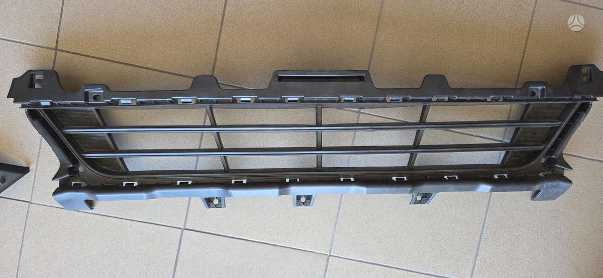 Toyota RAV4 durys, apdailos grotelės