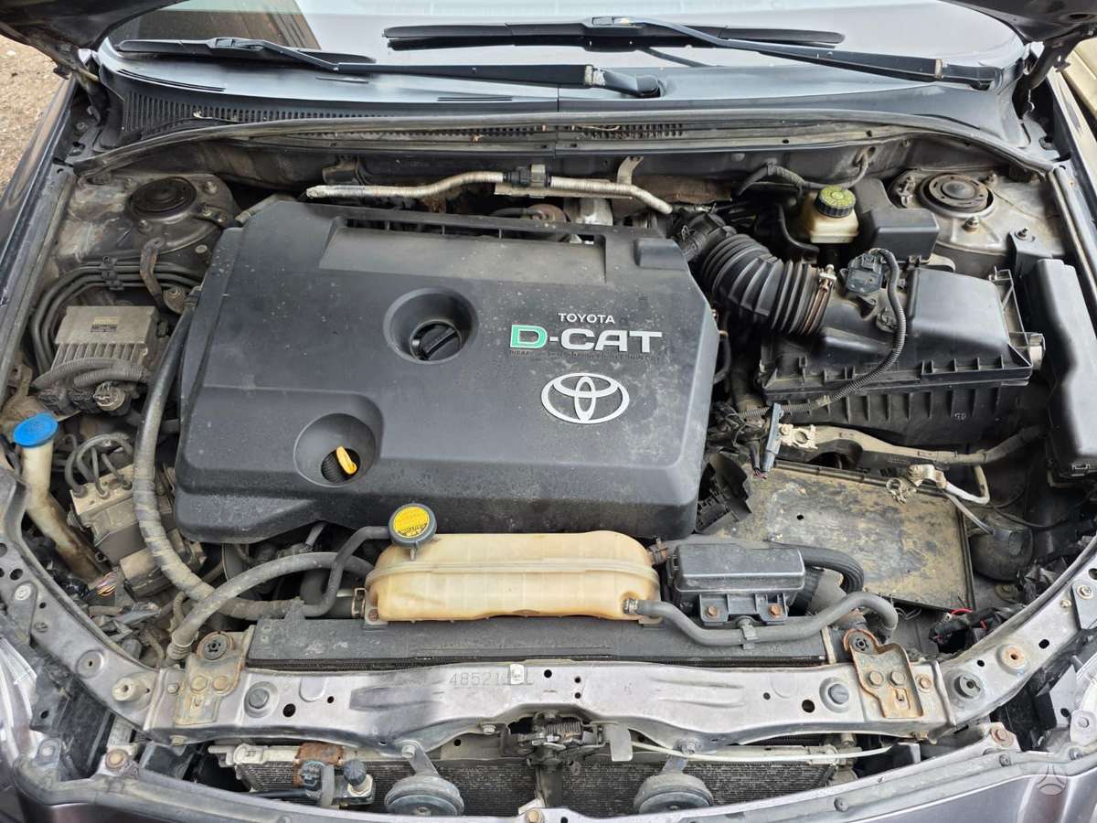 Toyota Avensis for parts