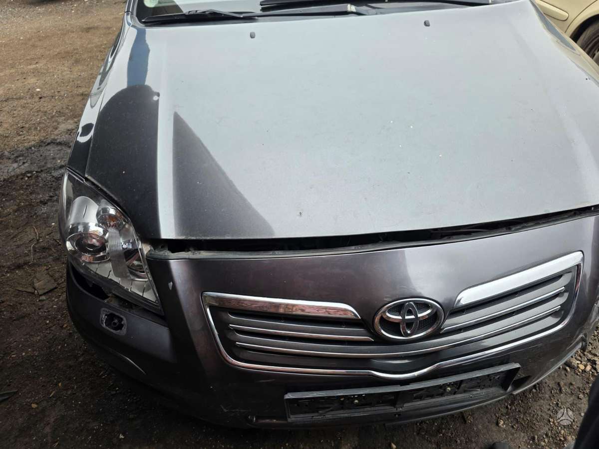 Toyota Avensis for parts
