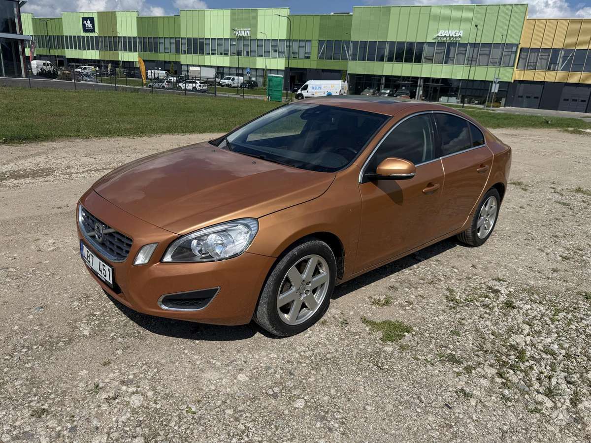 Volvo S60 - 1